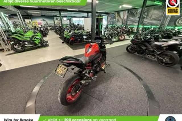 Kawasaki Z900 (2024) thumbnail 3