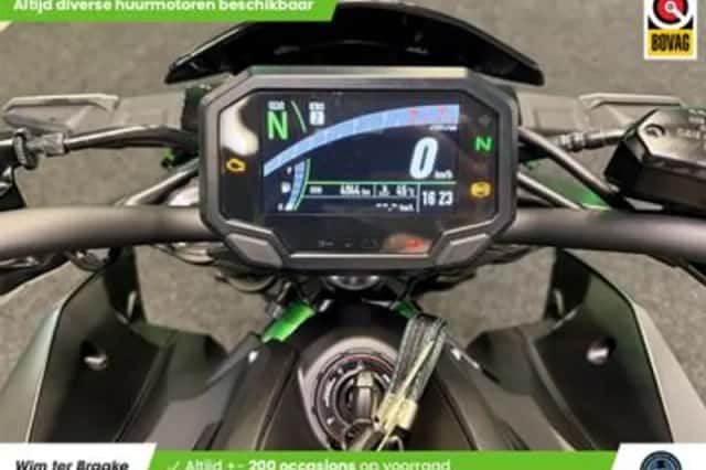 Kawasaki Z900 (2024) thumbnail 2