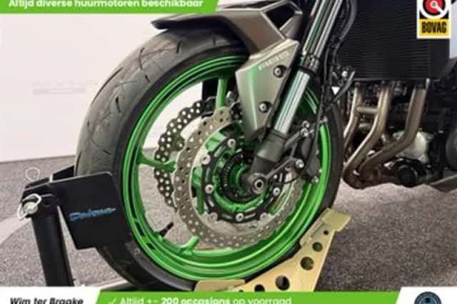 Kawasaki Z900 (2024) thumbnail 5