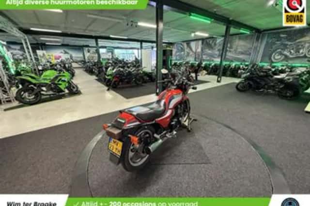 Kawasaki GPZ 400 (1996) thumbnail 3