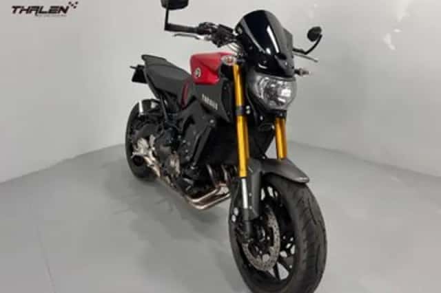 Yamaha MT-09 (2016) thumbnail 4