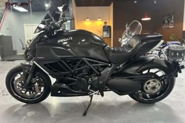 Ducati Diavel (2012) thumbnail 2