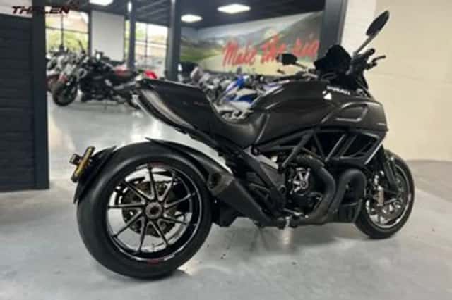 Ducati Diavel (2012) thumbnail 4
