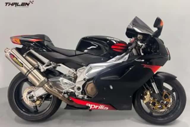 Aprilia RSV 1000 R (2005) thumbnail 1