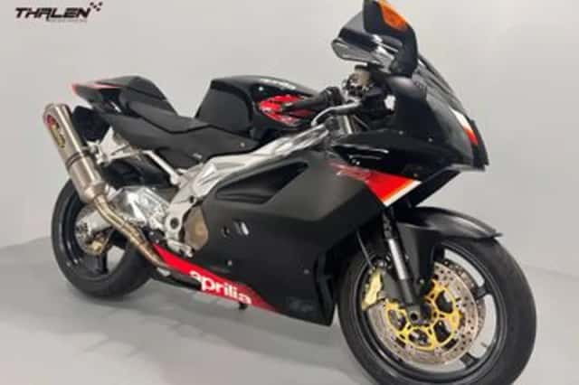 Aprilia RSV 1000 R (2005) thumbnail 2