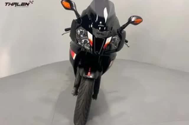 Aprilia RSV 1000 R (2005) thumbnail 4