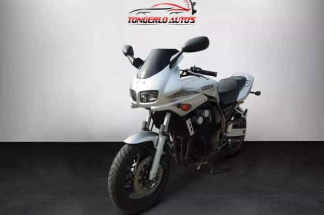 Yamaha FZS 600 Fazer (2001) thumbnail 1