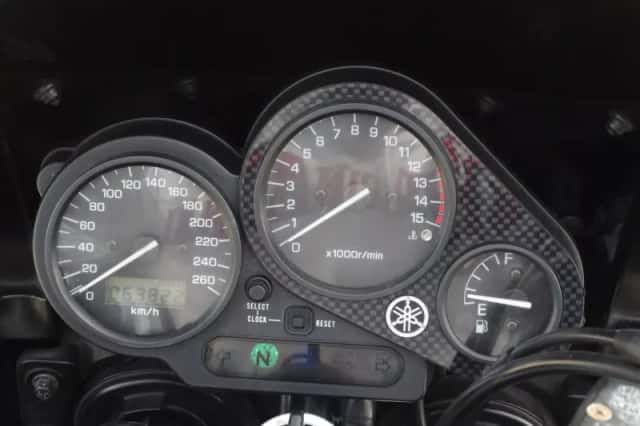 Yamaha FZS 600 Fazer (2001) thumbnail 3
