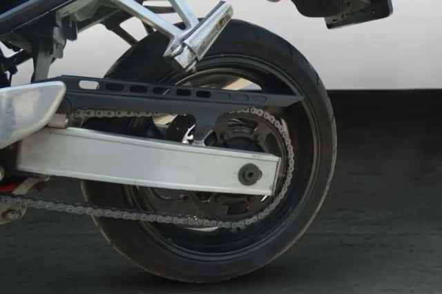 Yamaha FZS 600 Fazer (2001) thumbnail 4