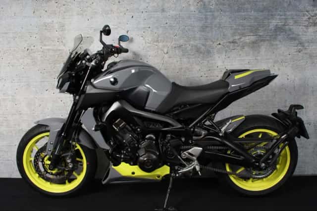 Yamaha MT-09 (2017) thumbnail 2