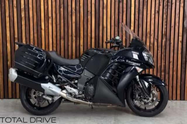 Kawasaki GTR 1400 (2014) thumbnail 2