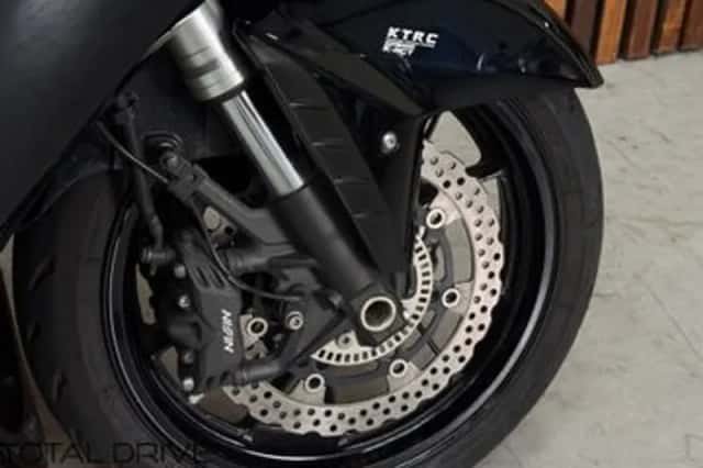 Kawasaki GTR 1400 (2014) thumbnail 3