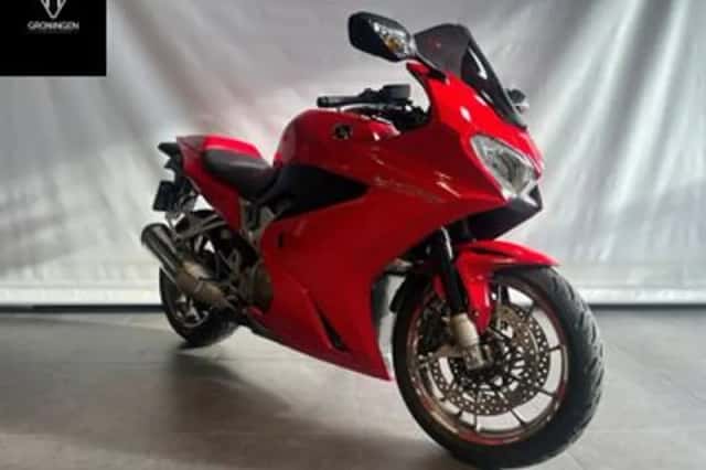 Honda VFR800 (2015) thumbnail 2