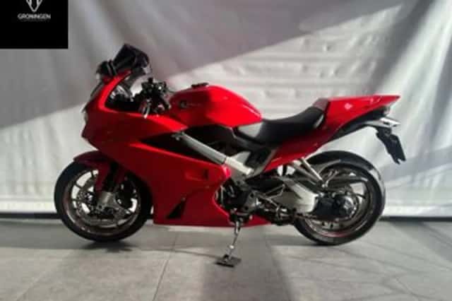 Honda VFR800 (2015) thumbnail 4