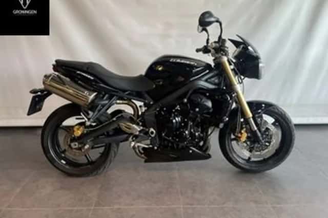 Triumph Street Triple (2012) thumbnail 1