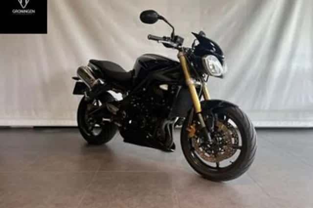 Triumph Street Triple (2012) thumbnail 2