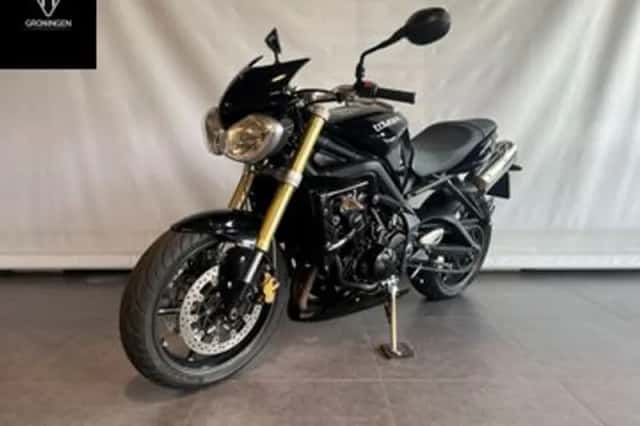 Triumph Street Triple (2012) thumbnail 3