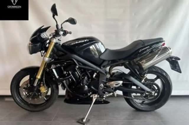 Triumph Street Triple (2012) thumbnail 4