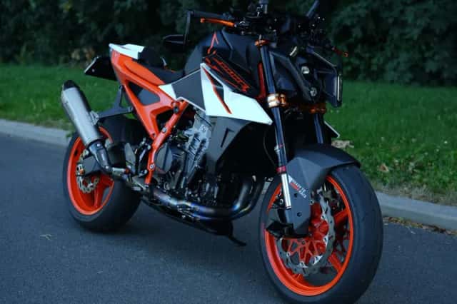 KTM 990 Duke R (2026) thumbnail 4