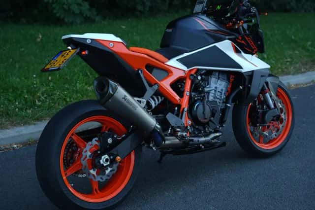 KTM 990 Duke R (2026) thumbnail 5