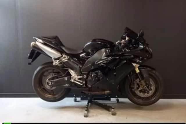 Kawasaki ZX-10R (2006) thumbnail 1
