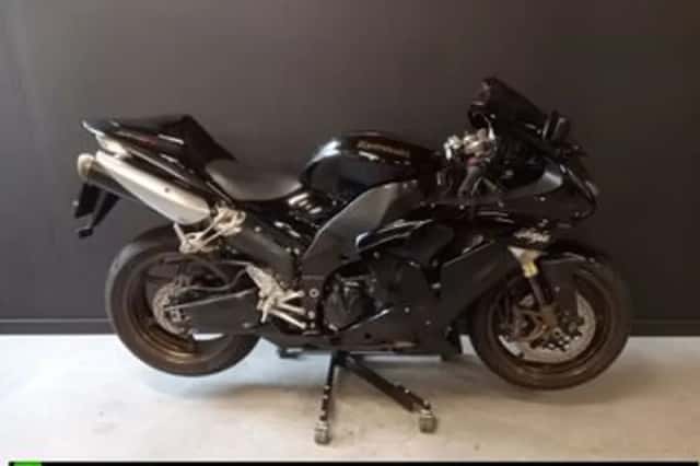 Kawasaki ZX-10R (2006) thumbnail 2
