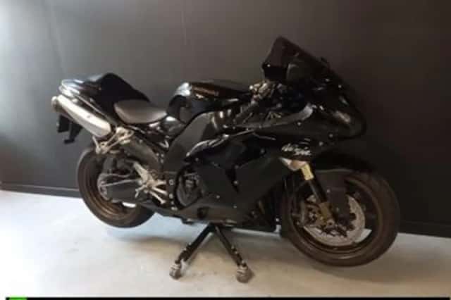 Kawasaki ZX-10R (2006) thumbnail 5