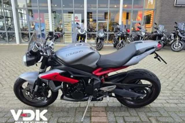 Triumph Speed TRIPLE R (2014) thumbnail 3
