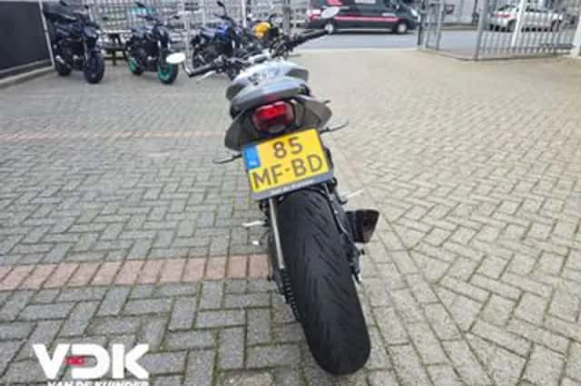 Triumph Speed TRIPLE R (2014) thumbnail 5