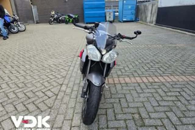 Triumph Speed TRIPLE R (2014) thumbnail 6
