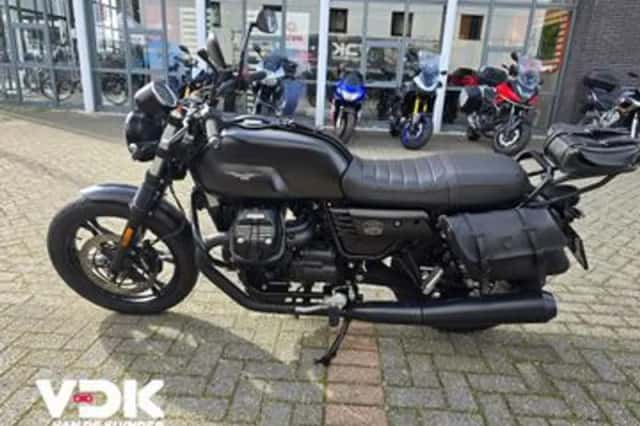 Moto Guzzi V7 Stone (2019) thumbnail 3