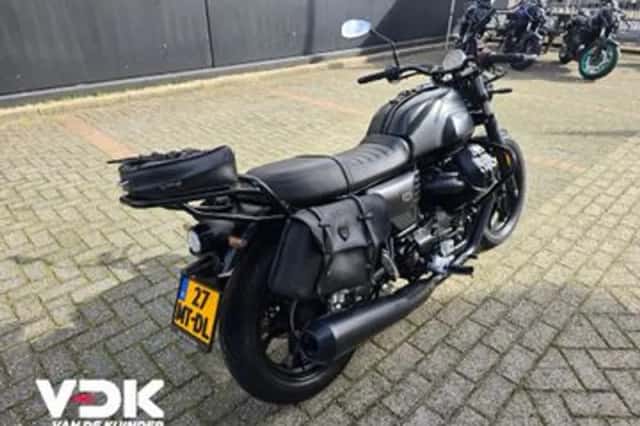 Moto Guzzi V7 Stone (2019) thumbnail 4
