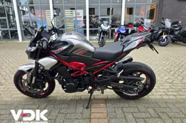 Kawasaki Z900 (2025) thumbnail 3