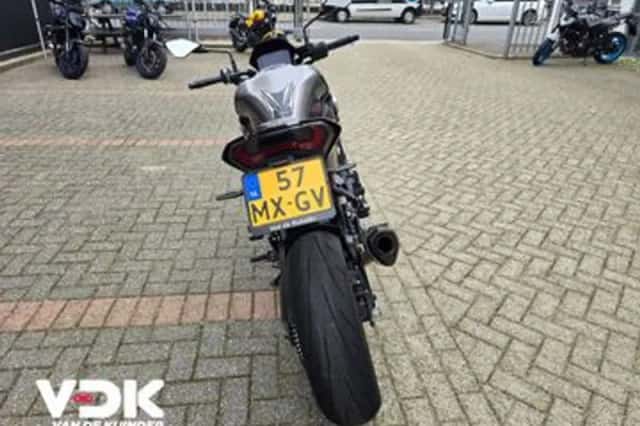 Kawasaki Z900 (2025) thumbnail 5