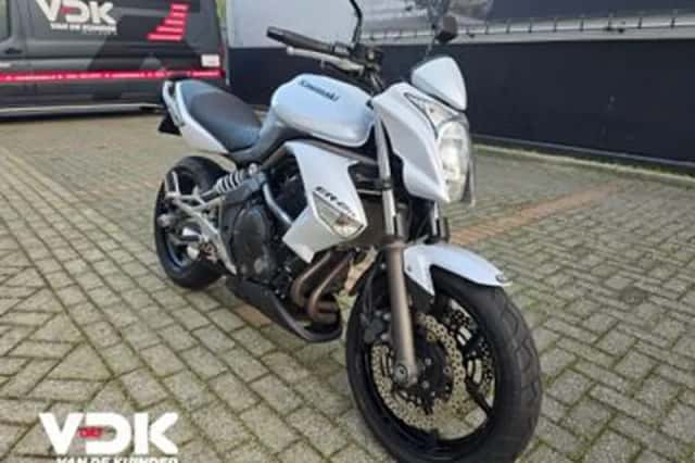 Kawasaki ER-6n (2009) thumbnail 2
