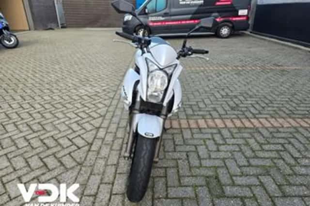 Kawasaki ER-6n (2009) thumbnail 6