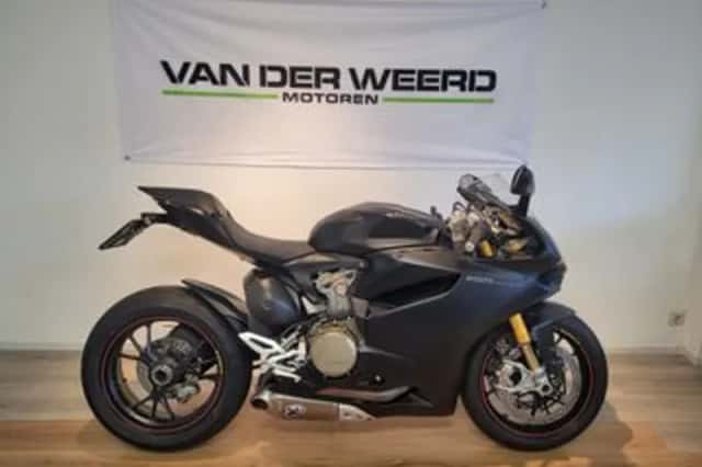 Ducati Panigale 1199 S (2015) thumbnail 1