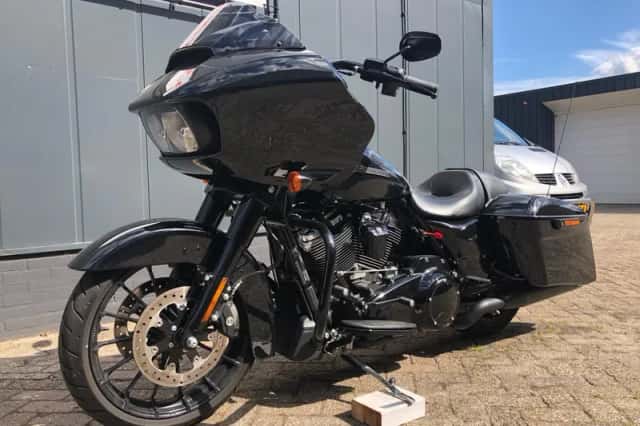 Harley-Davidson Road Glide 107 (2018) thumbnail 4