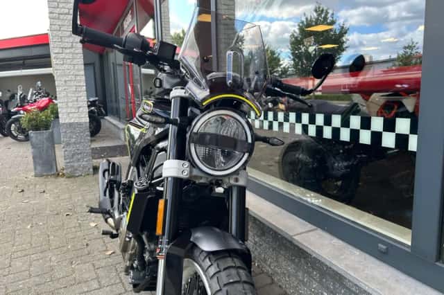 Husqvarna Svartpilen 401 (2019) thumbnail 5
