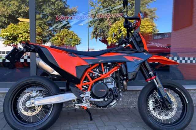 KTM 690 SMC (2026) thumbnail 1