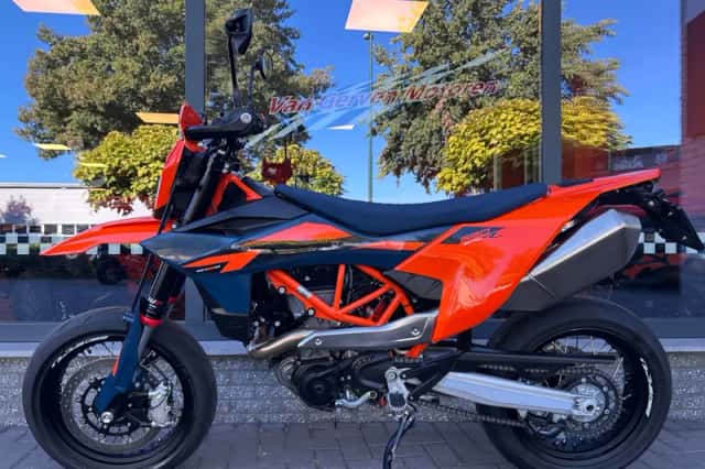 KTM 690 SMC (2026) thumbnail 4