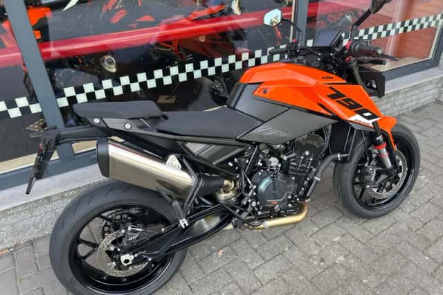 KTM 790 Duke (2026) thumbnail 3