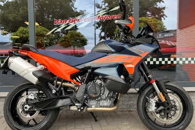 KTM 890 SMT (2026) thumbnail 1