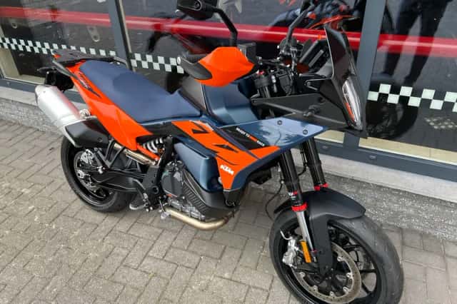 KTM 890 SMT (2026) thumbnail 2