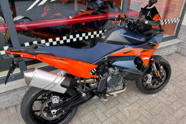 KTM 890 SMT (2026) thumbnail 3
