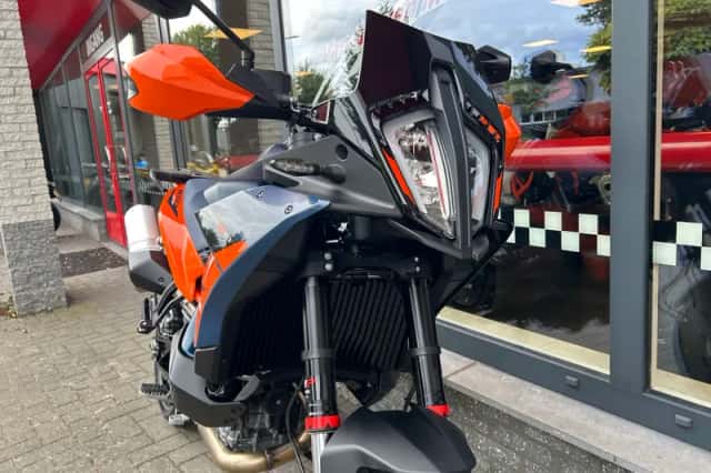 KTM 890 SMT (2026) thumbnail 5