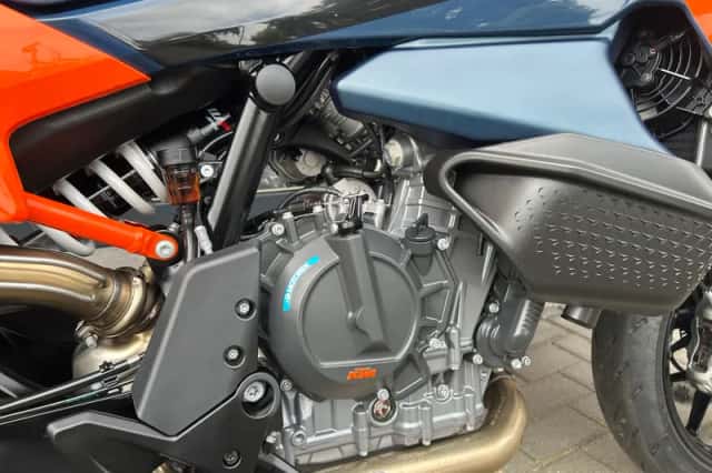 KTM 890 SMT (2026) thumbnail 6