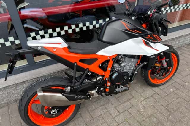 KTM 990 Duke (2026) thumbnail 3