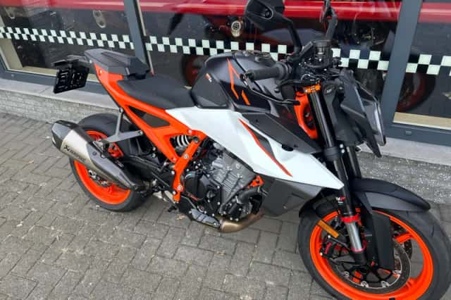 KTM 990 Duke R (2026) thumbnail 2