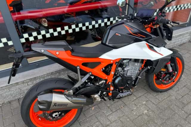 KTM 990 Duke R (2026) thumbnail 3